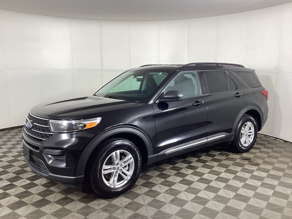Used 2023 Ford Explorer XLT AWD/4WD image 5