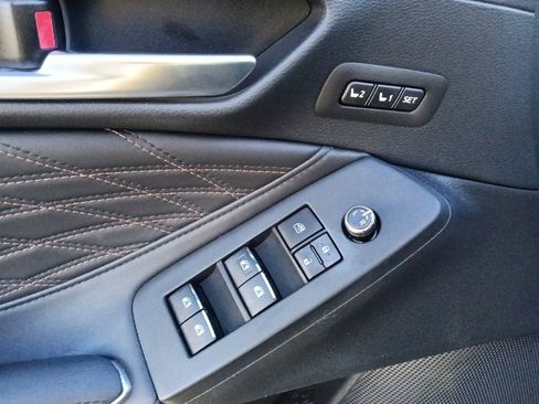 Used 2021 Toyota Avalon Limited image 12