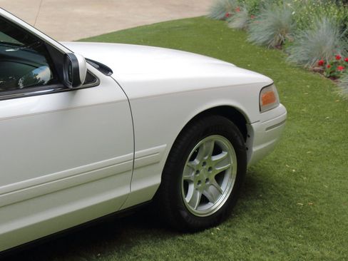 Used 1999 Ford Crown Victoria LX RWD image 21
