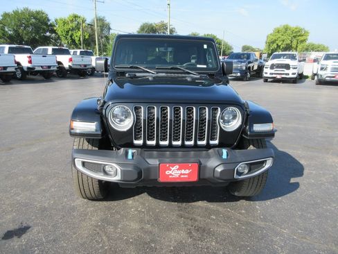 Used 2023 Jeep Wrangler Unlimited Sahara AWD/4WD image 13