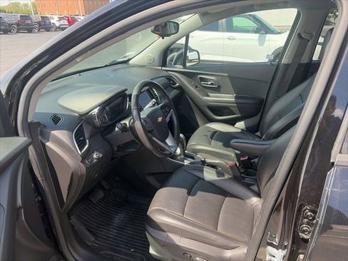 Used 2021 Chevrolet Trax LT w/ Premium Seat Package FWD image 15