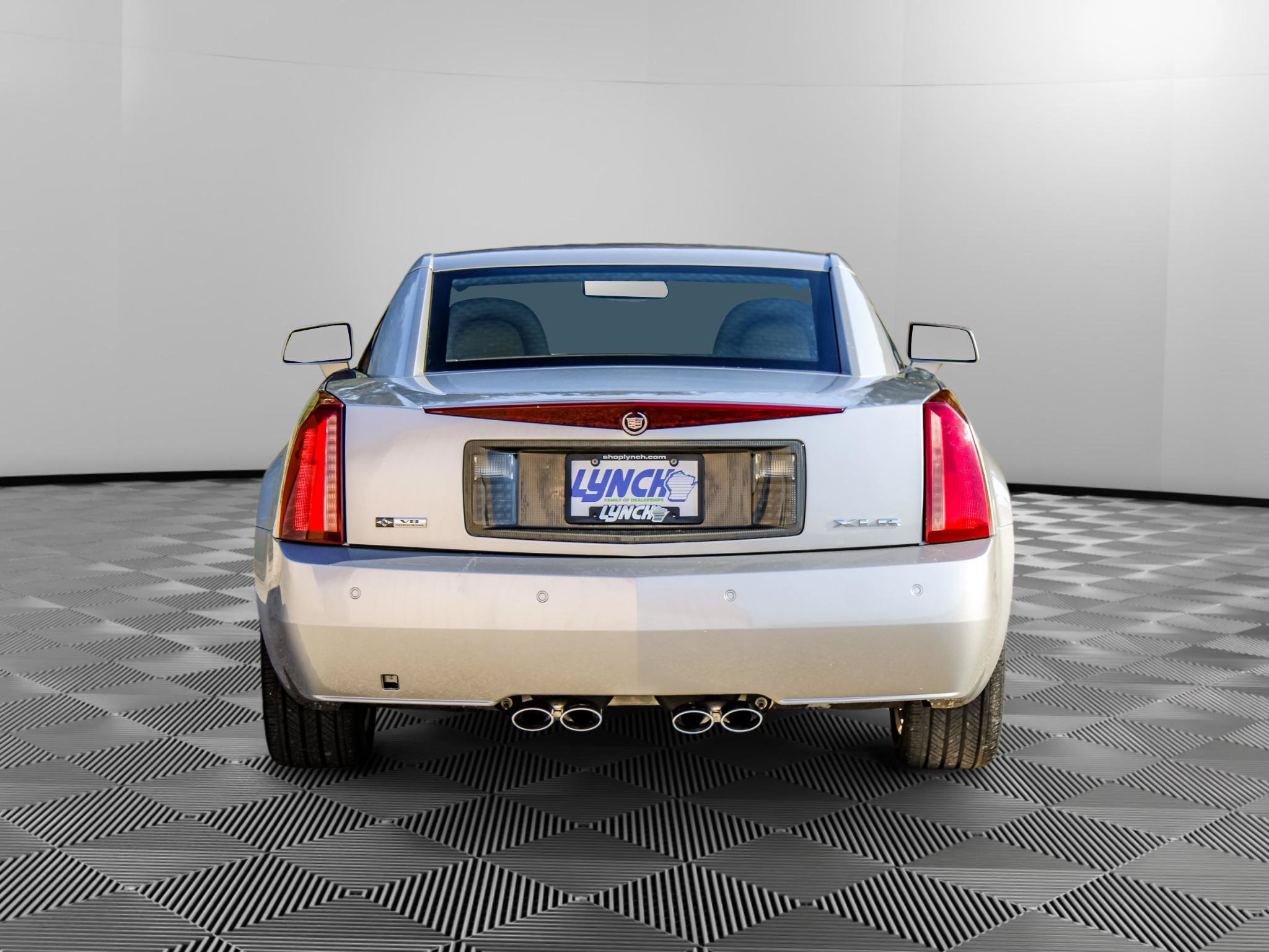 Used 2004 Cadillac XLR RWD image 2