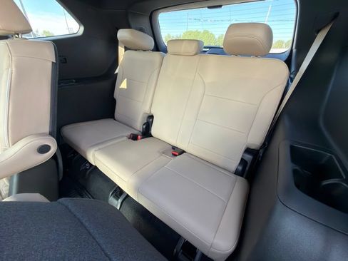 Used 2026 Buick Enclave Preferred w/ Power Package AWD/4WD image 18