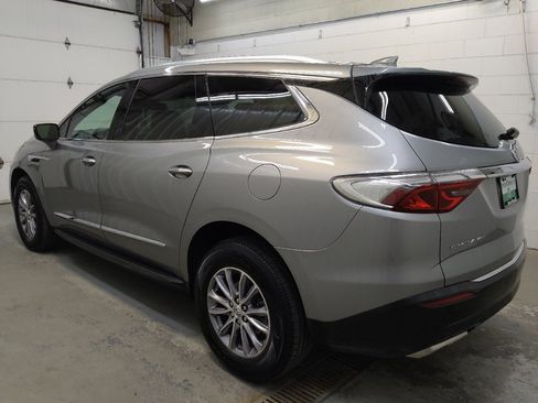 Used 2023 Buick Enclave Essence FWD image 3