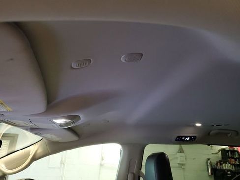 Used 2023 Chrysler Pacifica Touring-L FWD image 23