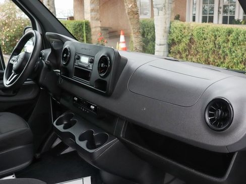 Used 2022 Mercedes-Benz Sprinter 2500 image 31