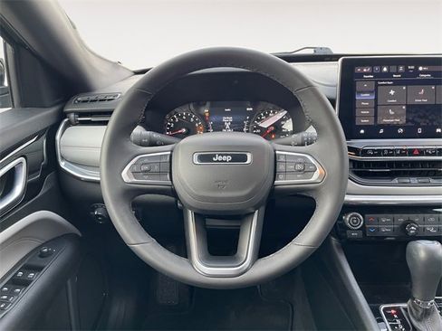 Used 2024 Jeep Compass Limited image 12