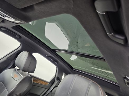 Used 2018 Bentley Bentayga image 12