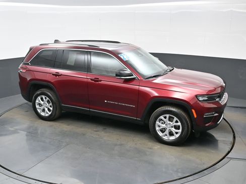 Used 2023 Jeep Grand Cherokee Limited image 40