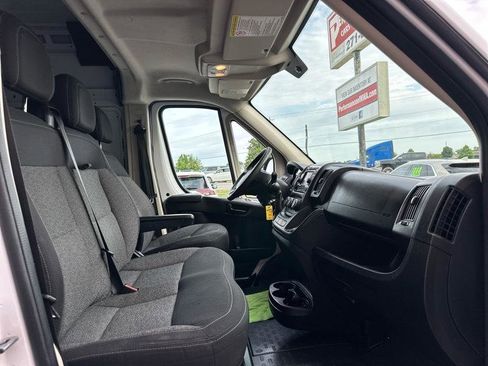 Used 2017 RAM ProMaster 2500 w/ Interior Convenience Group FWD image 4