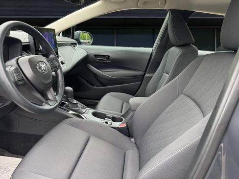 Used 2025 Toyota Corolla LE FWD image 2