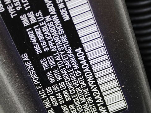 Used 2022 Porsche Cayenne image 30