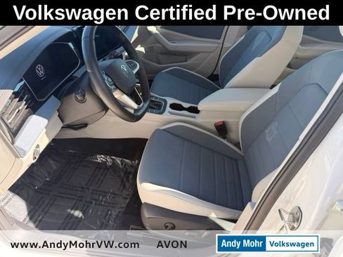 Used 2025 Volkswagen Jetta SE w/ Sunroof Package FWD image 9