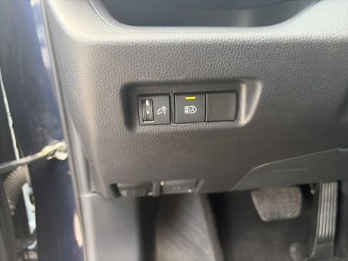 Used 2025 Toyota RAV4 XLE FWD image 19
