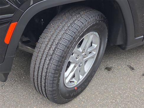 New 2025 Jeep Grand Cherokee Laredo w/ Luxury Tech Group I image 32