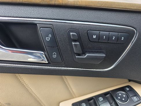 Used 2010 Mercedes-Benz E 350 Luxury image 12
