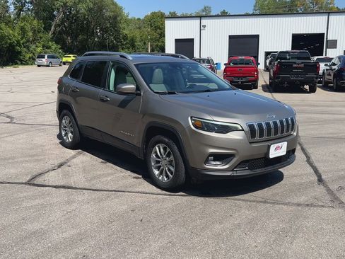Used 2021 Jeep Cherokee Latitude Plus w/ Sun & Sound Group image 2