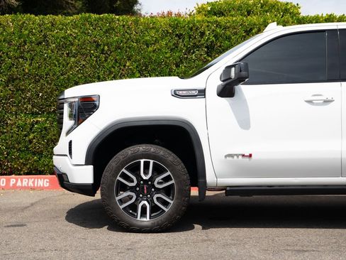 Used 2024 GMC Sierra 1500 AT4 w/ Technology Package AWD/4WD image 5