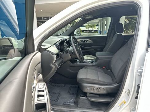 Used 2023 Chevrolet Traverse LT FWD image 22