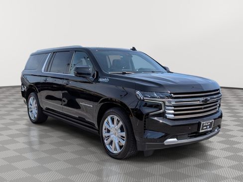 Used 2024 Chevrolet Suburban High Country AWD/4WD image 7