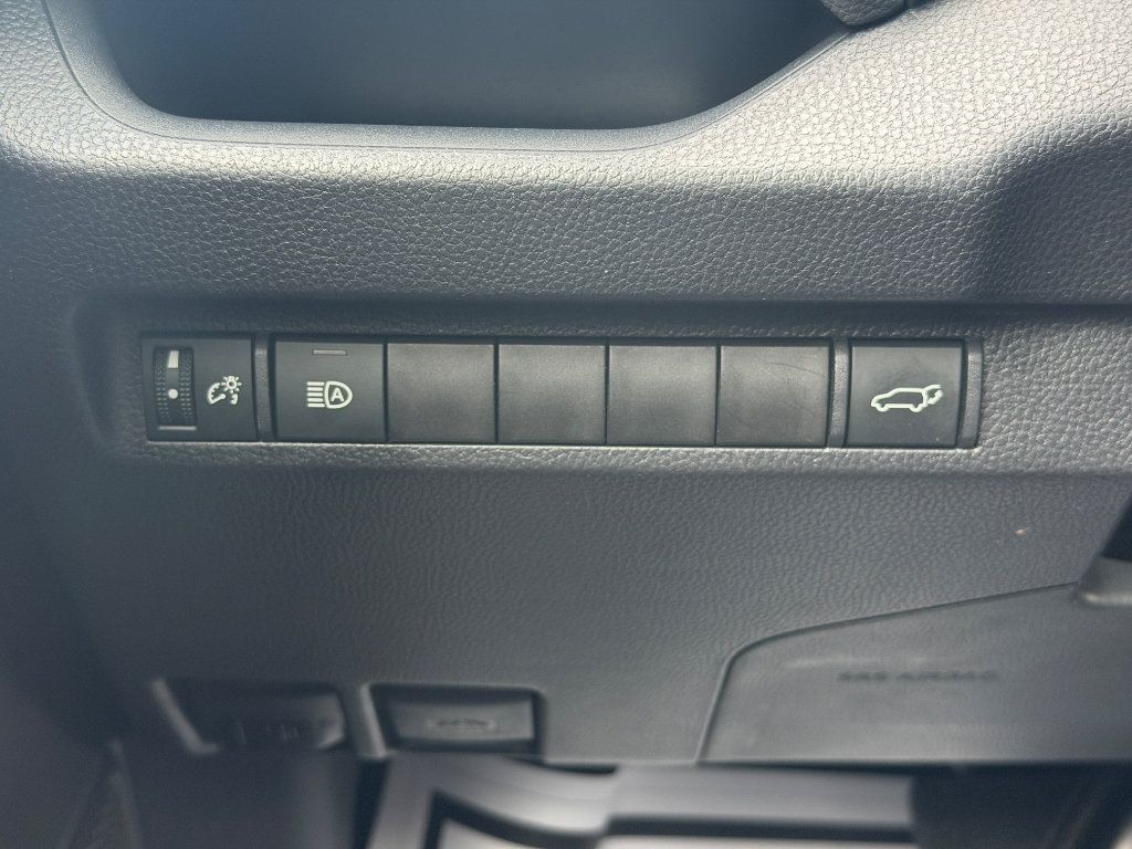 Used 2025 Toyota RAV4 XLE w/ Convenience Package AWD/4WD image 14