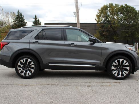 Used 2025 Ford Explorer Platinum w/ LUX Leather Package image 6