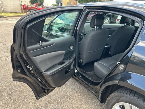 Used 2014 Dodge Avenger SE FWD image 18
