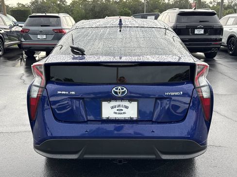 Used 2018 Toyota Prius Four Touring w/ Premium Convenience Package FWD image 6