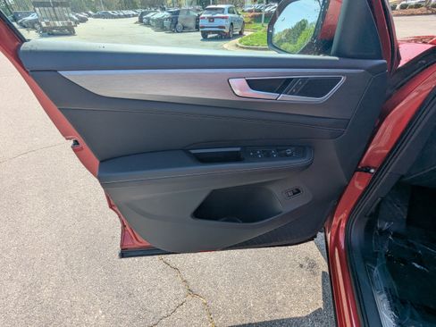 Used 2024 Volkswagen Atlas Cross Sport SE w/ Panoramic Sunroof Package image 18