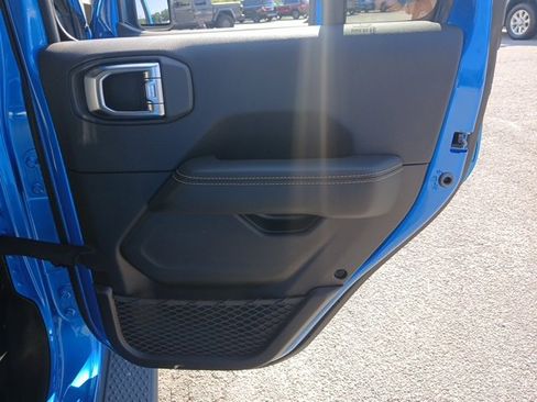 New 2025 Jeep Gladiator Sport S image 25