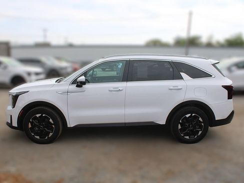 Certified 2025 Kia Sorento S w/ Panoramic Sunroof Package image 14