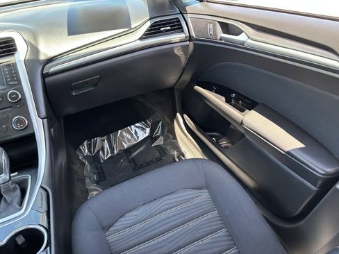 Used 2016 Ford Fusion SE FWD image 14