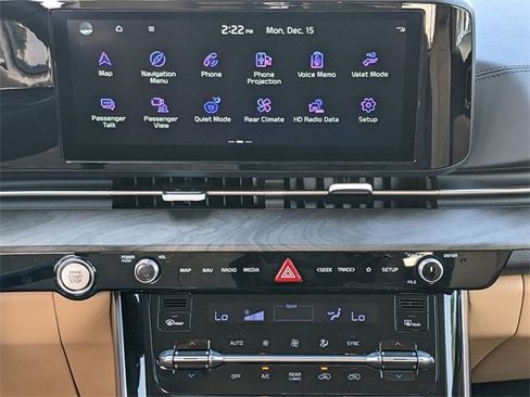 Used 2024 Kia Carnival EX image 16