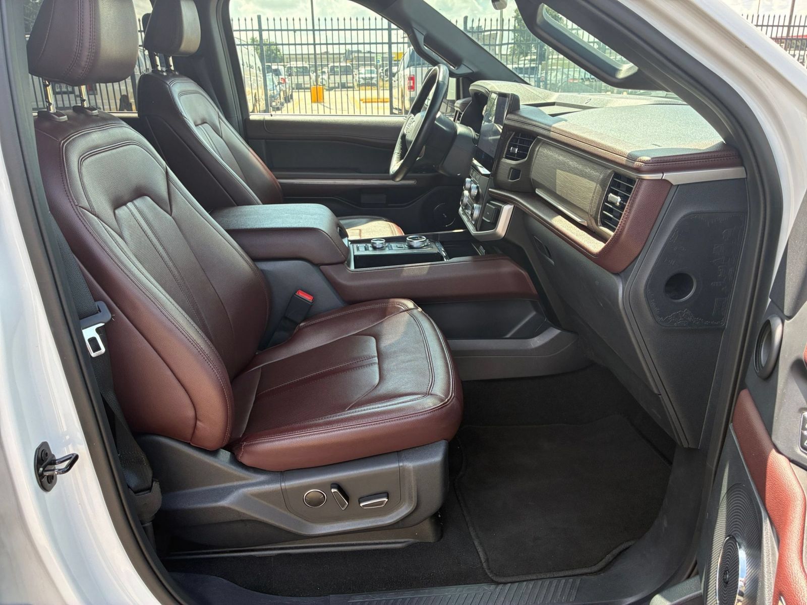 Used 2024 Ford Expedition Limited AWD/4WD image 40