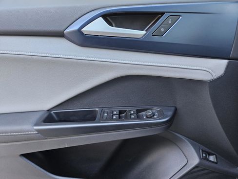 Used 2024 Volkswagen Taos SE image 23