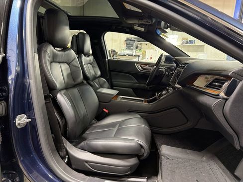 Used 2017 Lincoln Continental Reserve w/ Rear-seat Package image 28