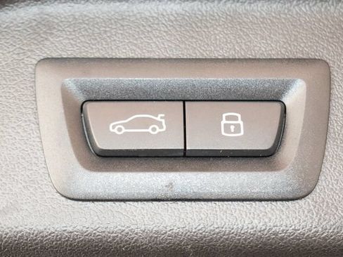 Used 2025 BMW X5 xDrive50e AWD/4WD image 16