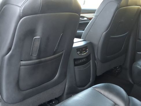 Used 2019 Cadillac Escalade Luxury image 18