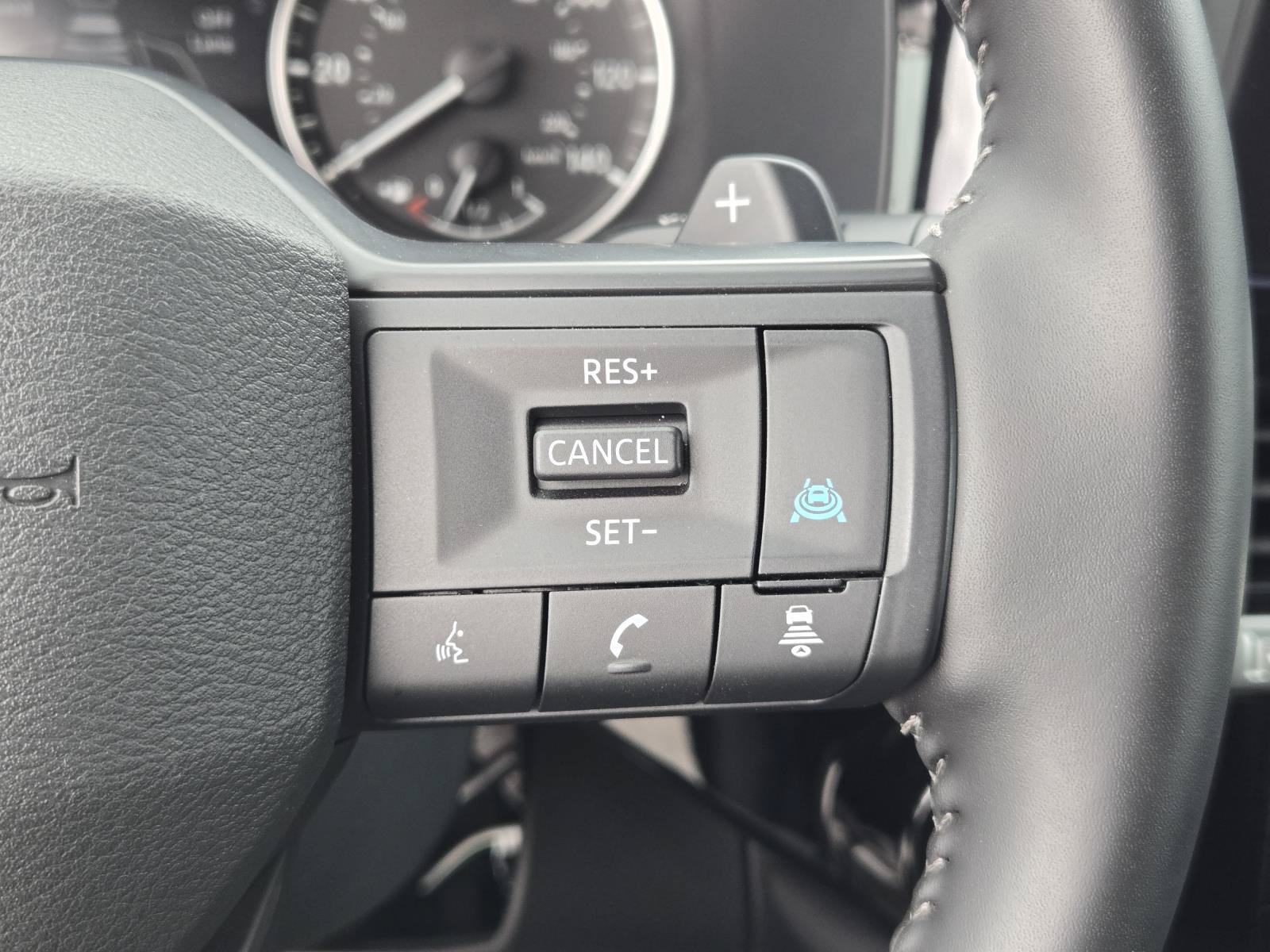 Used 2026 Nissan Pathfinder SV FWD image 17