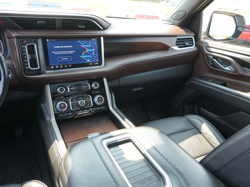 Used 2021 GMC Yukon XL Denali w/ Denali Premium Package AWD/4WD image 21