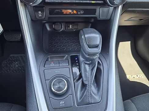 Used 2019 Toyota RAV4 LE image 12