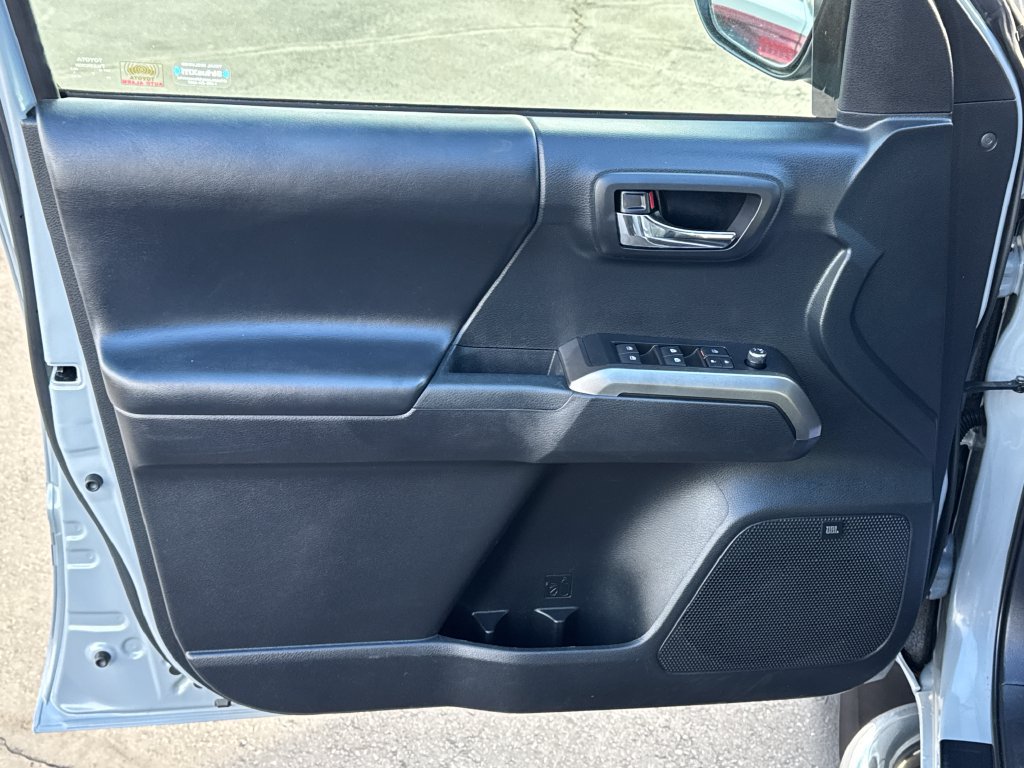 Used 2018 Toyota Tacoma Limited AWD/4WD image 20