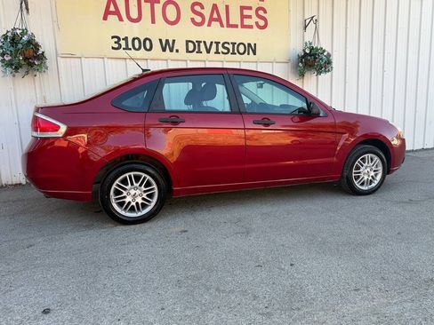 Used 2009 Ford Focus SE FWD image 3