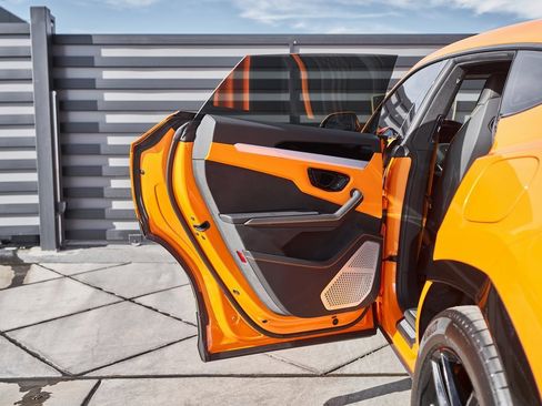 Used 2025 Lamborghini Urus SE image 25