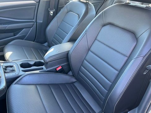 Used 2024 Volkswagen Jetta SE image 10