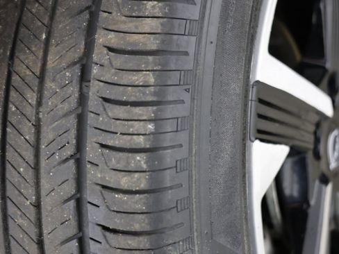 Used 2025 Nissan Sentra SV FWD image 12