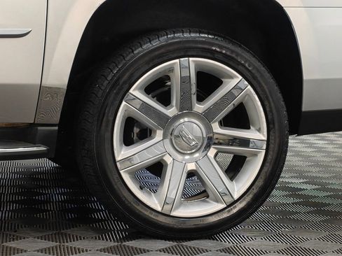 Used 2016 Cadillac Escalade ESV Luxury AWD/4WD image 62