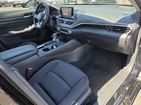 Used 2025 Nissan Altima 2.5 SV FWD image 21