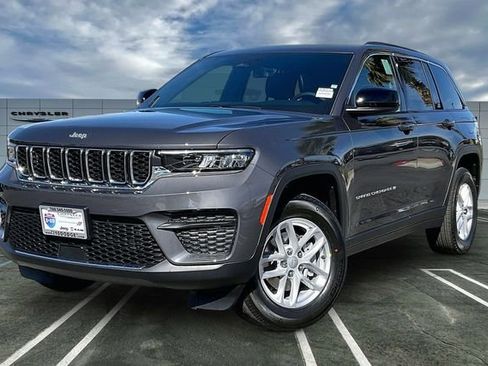 New 2026 Jeep Grand Cherokee Laredo AWD/4WD image 1