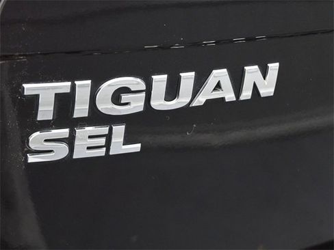 Used 2018 Volkswagen Tiguan SEL image 12